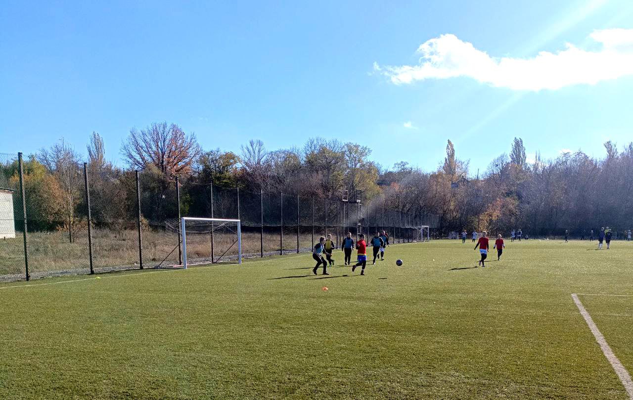 Ждановские футболисты заняли призовое место в соревнованиях по футболу в Енакиево Ждановские футболисты заняли призовое место в соревнованиях по футболу в Енакиево
