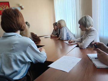 Секретарь Амвросиевского местного отделения Всероссийской политической партии «Единая Россия» Игорь Лызов встретился с секретарями первичных отделений