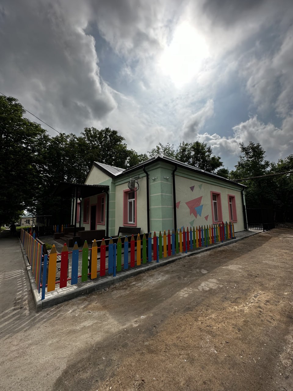 Продолжаются работы по восстановлению объектов, пострадавших в результате боевых действий