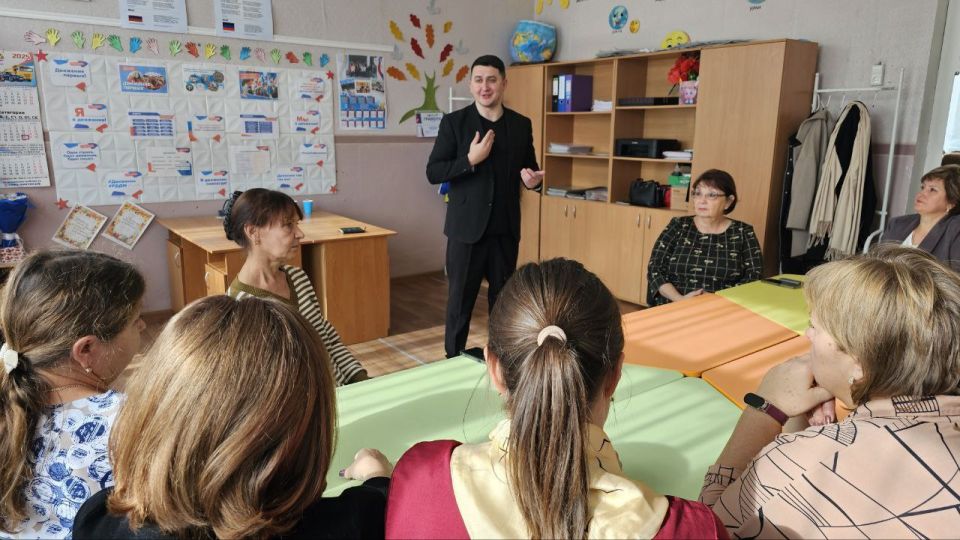 Сегодня член Общественного совета Тельмановского муниципального округа посетил ГБОУ "Андреевская школа Тельмановского муниципального округа", где коллектив школы озвучил актуальные проблемы поселка: