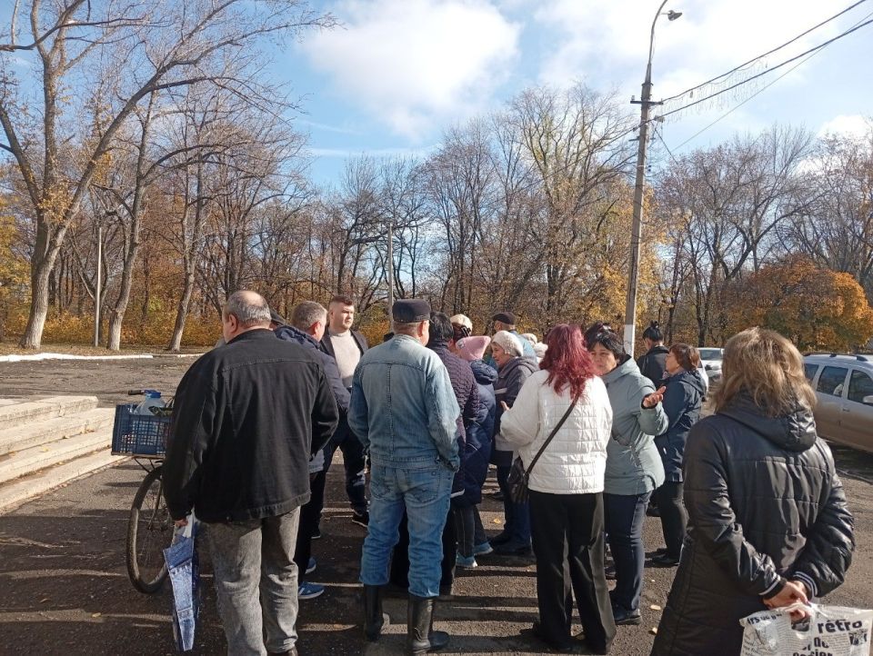 Председатель #Комитет_по_информационной_политике_и_информационным_технологиям Александр Черников провел сход граждан в Кировском районе Донецка