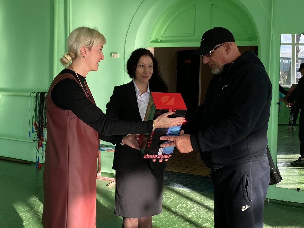 «Тренеры - сердце спорта». День тренера — это особый праздник, который позволяет выразить благодарность и признательность тем, кто помогает достигать новых высот и верить в свои силы «Тренеры - сердце спорта». День тренера — это особый праздник, который позволяет выразить благодарность и признательность тем, кто помогает достигать новых высот и верить в свои силы