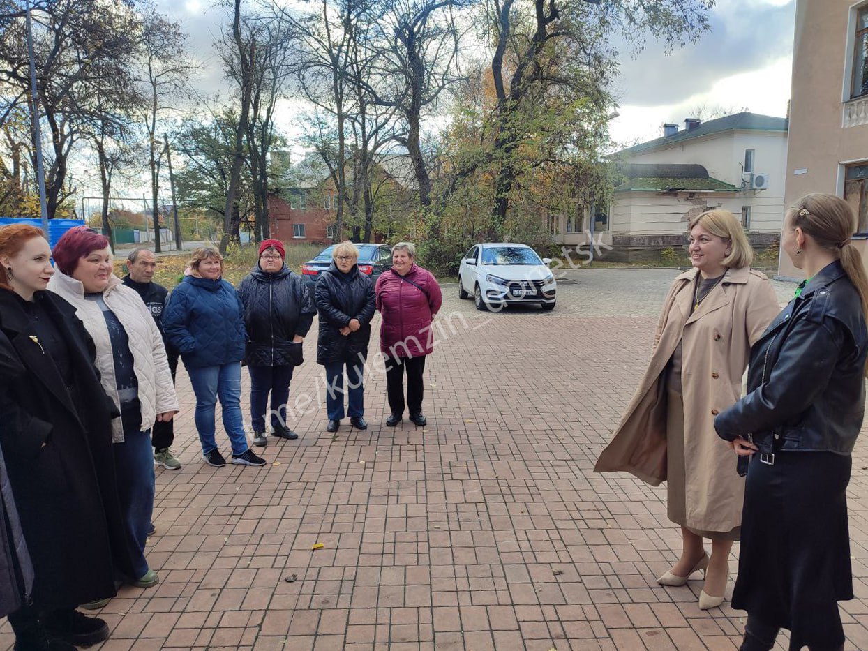 В Куйбышевском районе прошла встреча с трудовыми коллективами Дворца культуры им. Т.Г. Шевченко и библиотеки-филиала № 14 Централизованной библиотечной системы для детей, на которой присутствовала заместитель главы... В Куйбышевском районе прошла встреча с трудовыми коллективами Дворца культуры им. Т.Г. Шевченко и библиотеки-филиала № 14 Централизованной библиотечной системы для детей, на которой присутствовала заместитель главы...
