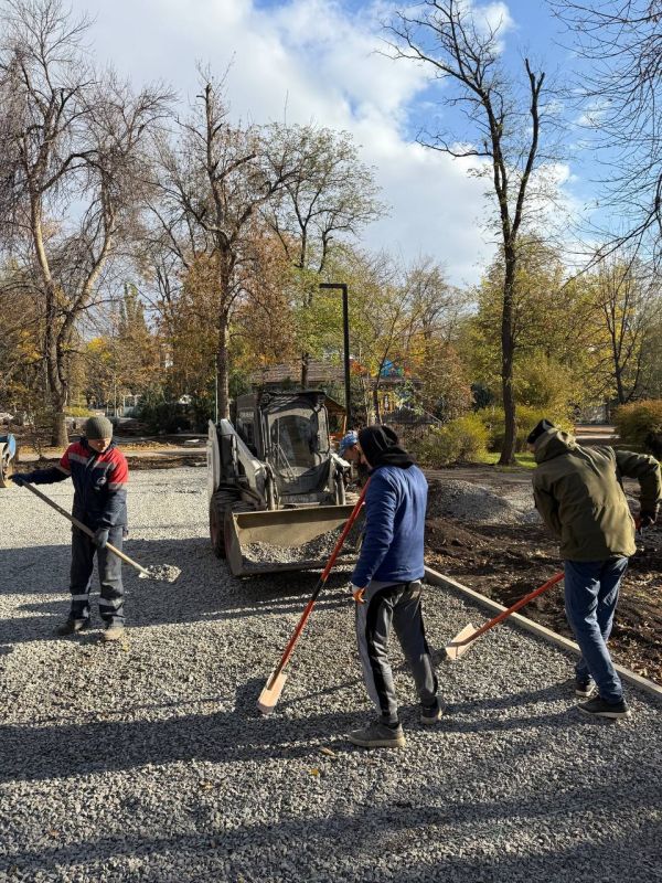 Андрей Чертков: Масштабное благоустройство в торезском парке «Центральный» выходит на финишную прямую Андрей Чертков: Масштабное благоустройство в торезском парке «Центральный» выходит на финишную прямую