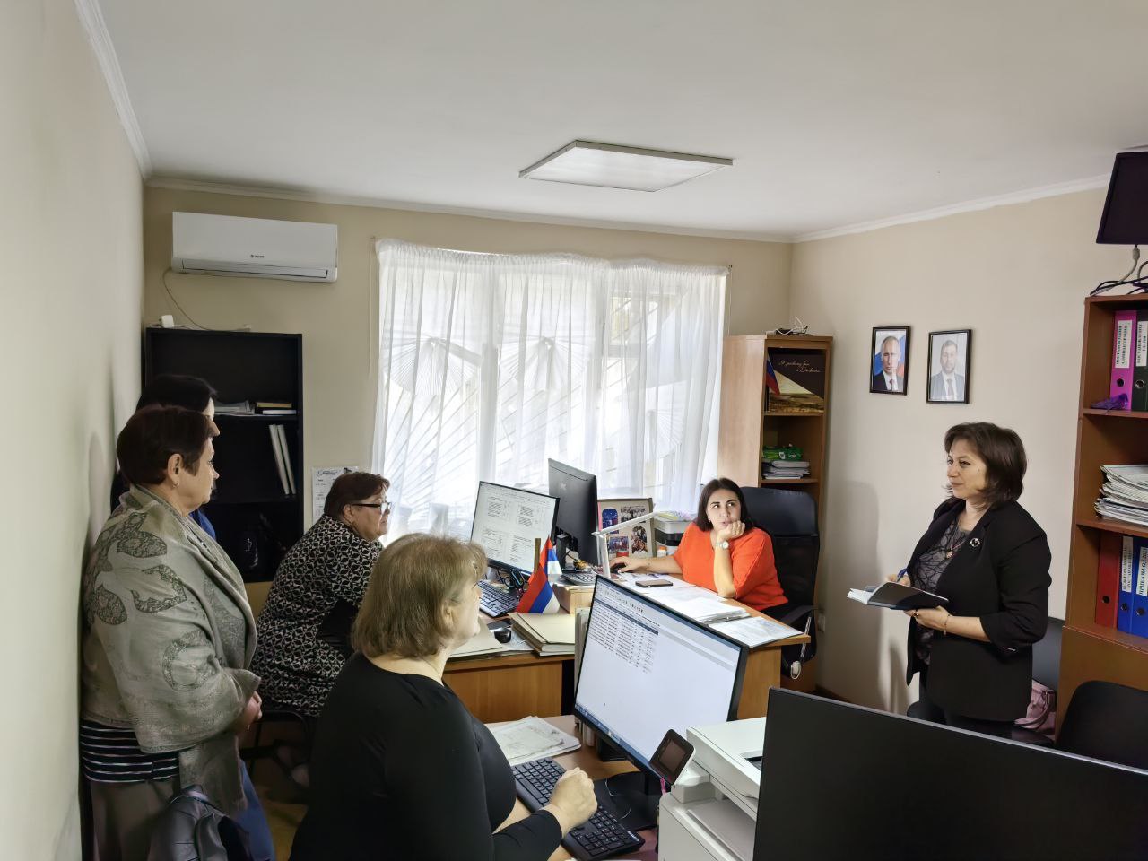 Сегодня депутат Тельмановского муниципального совета Наталья Зубач провела встречу с коллективом отдела культуры Администрации Тельмановского муниципального округа