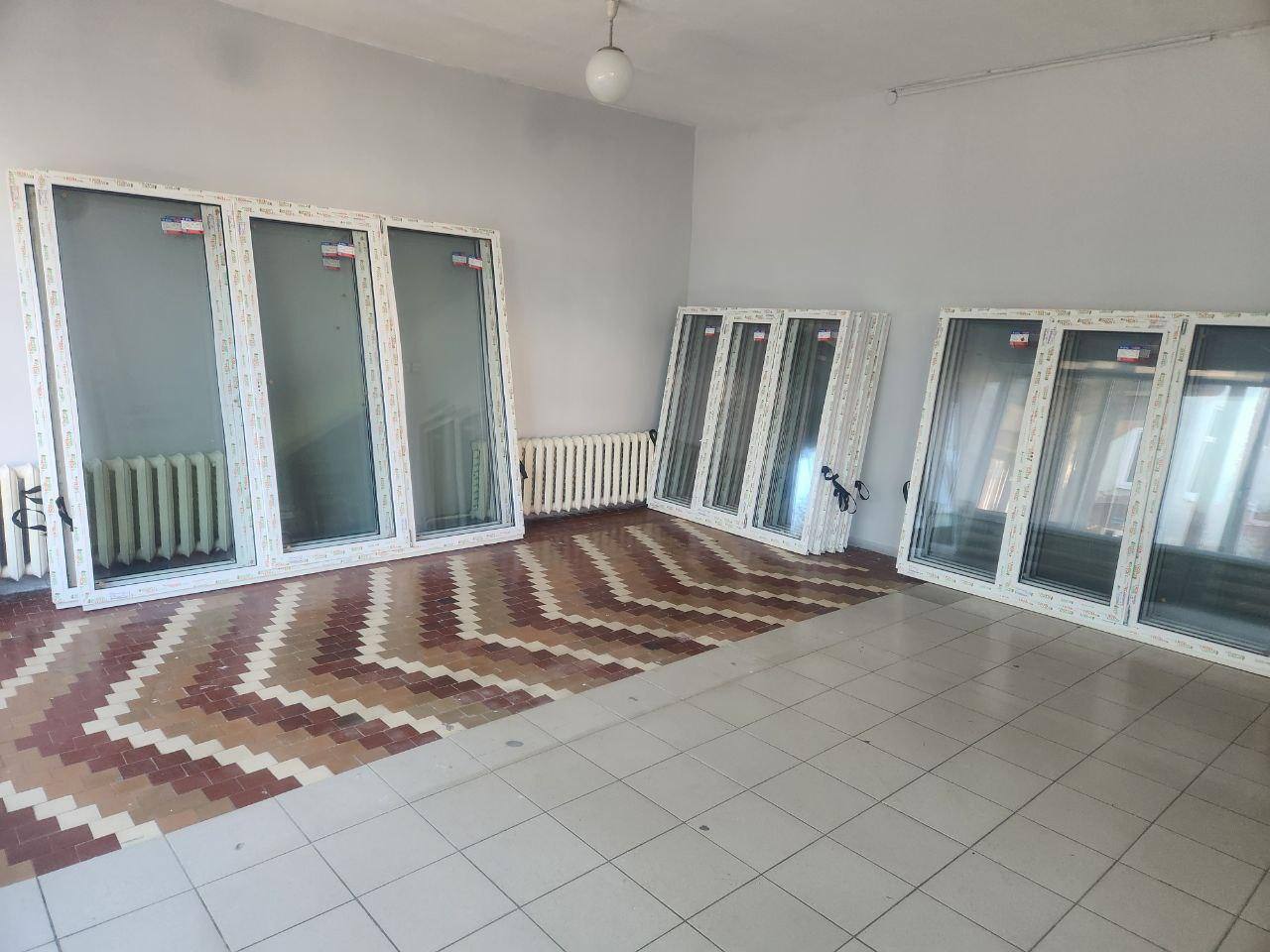 Евгений Поплавский: Подрядчики Нижегородской области обновят окна в филиале горбольницы в Харцызске