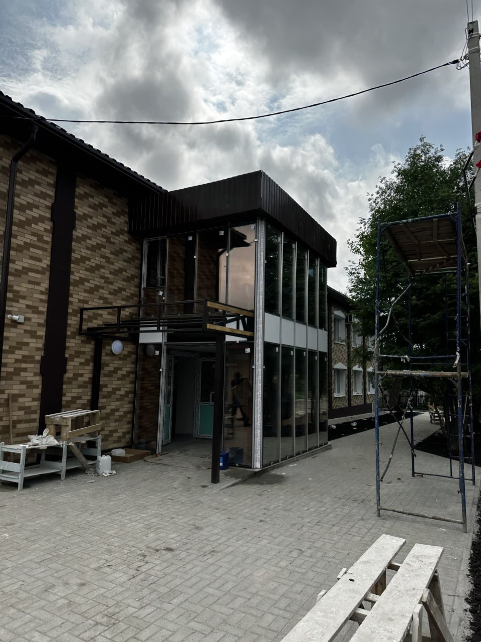 Продолжаются работы по восстановлению объектов, пострадавших в результате боевых действий Продолжаются работы по восстановлению объектов, пострадавших в результате боевых действий