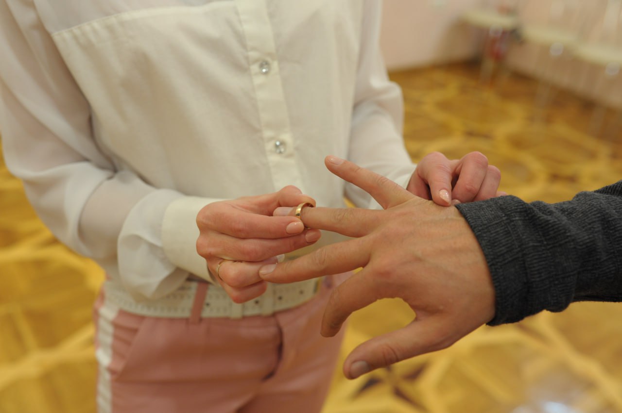 “Скучно нам не бывает никогда”: сотрудники Донецкого городского ЗАГС назвали самые необычные свадьбы “Скучно нам не бывает никогда”: сотрудники Донецкого городского ЗАГС назвали самые необычные свадьбы