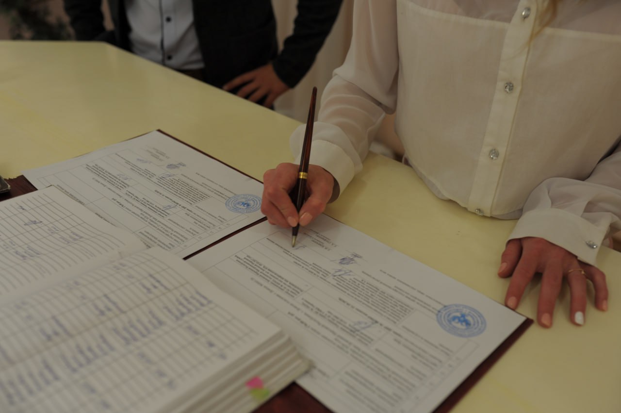 “Скучно нам не бывает никогда”: сотрудники Донецкого городского ЗАГС назвали самые необычные свадьбы “Скучно нам не бывает никогда”: сотрудники Донецкого городского ЗАГС назвали самые необычные свадьбы