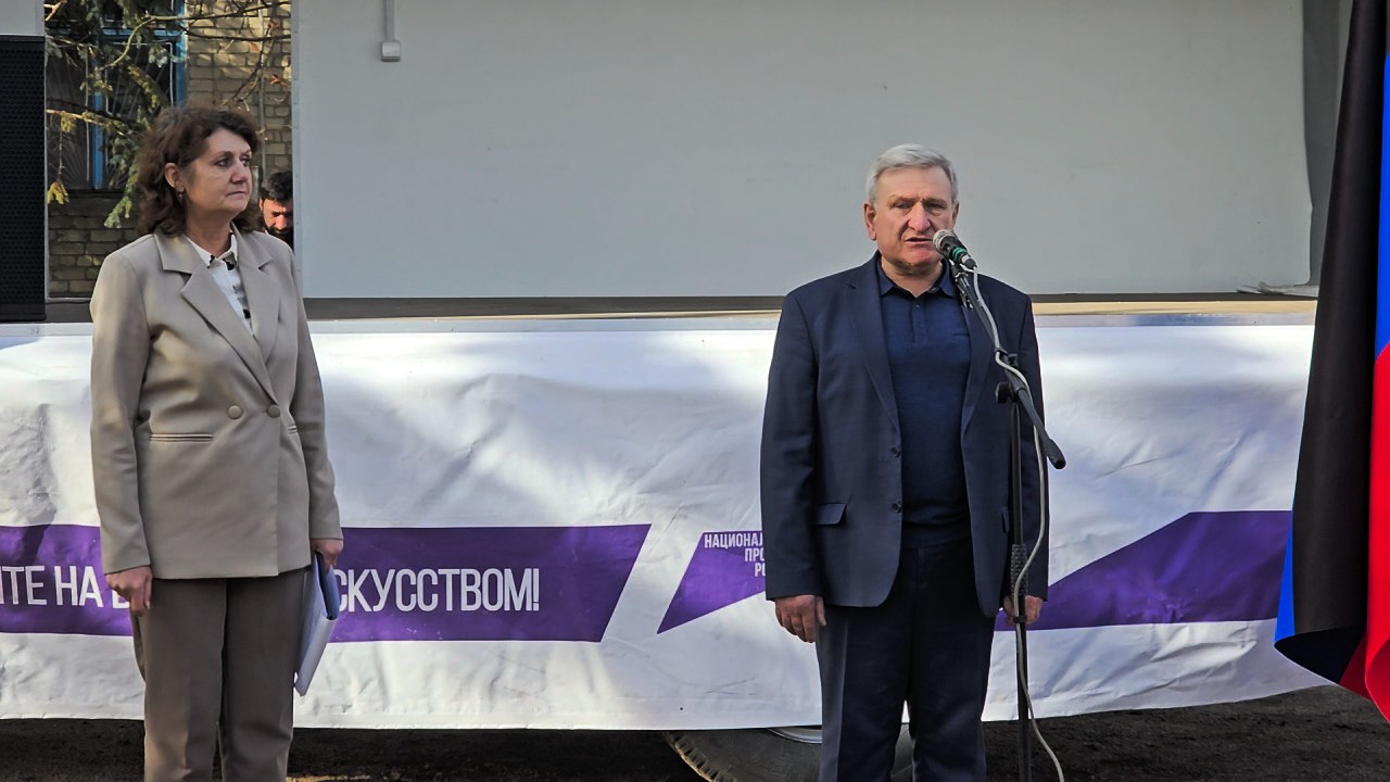 В Старобешевском округе состоялось торжественное открытие детской игровой площадки В Старобешевском округе состоялось торжественное открытие детской игровой площадки