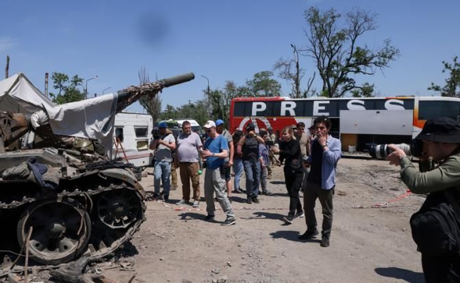 Иван Мезюхо: Дипломатическую медиастратегию Путина пустить журналистов в зону окружения ВСУ подробно оценил в интервью изданию «Свободная пресса»: