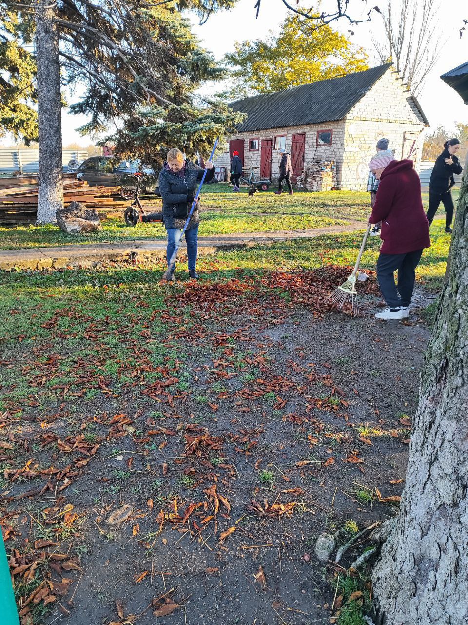 30 октября, в рамках партийного проекта Единой России "Городская среда", а также традиционной экологической акции «Чистый четверг» жители населенных пунктов Тельмановского округа приняли участие в наведении чистоты и порядка 30 октября, в рамках партийного проекта Единой России "Городская среда", а также традиционной экологической акции «Чистый четверг» жители населенных пунктов Тельмановского округа приняли участие в наведении чистоты и порядка