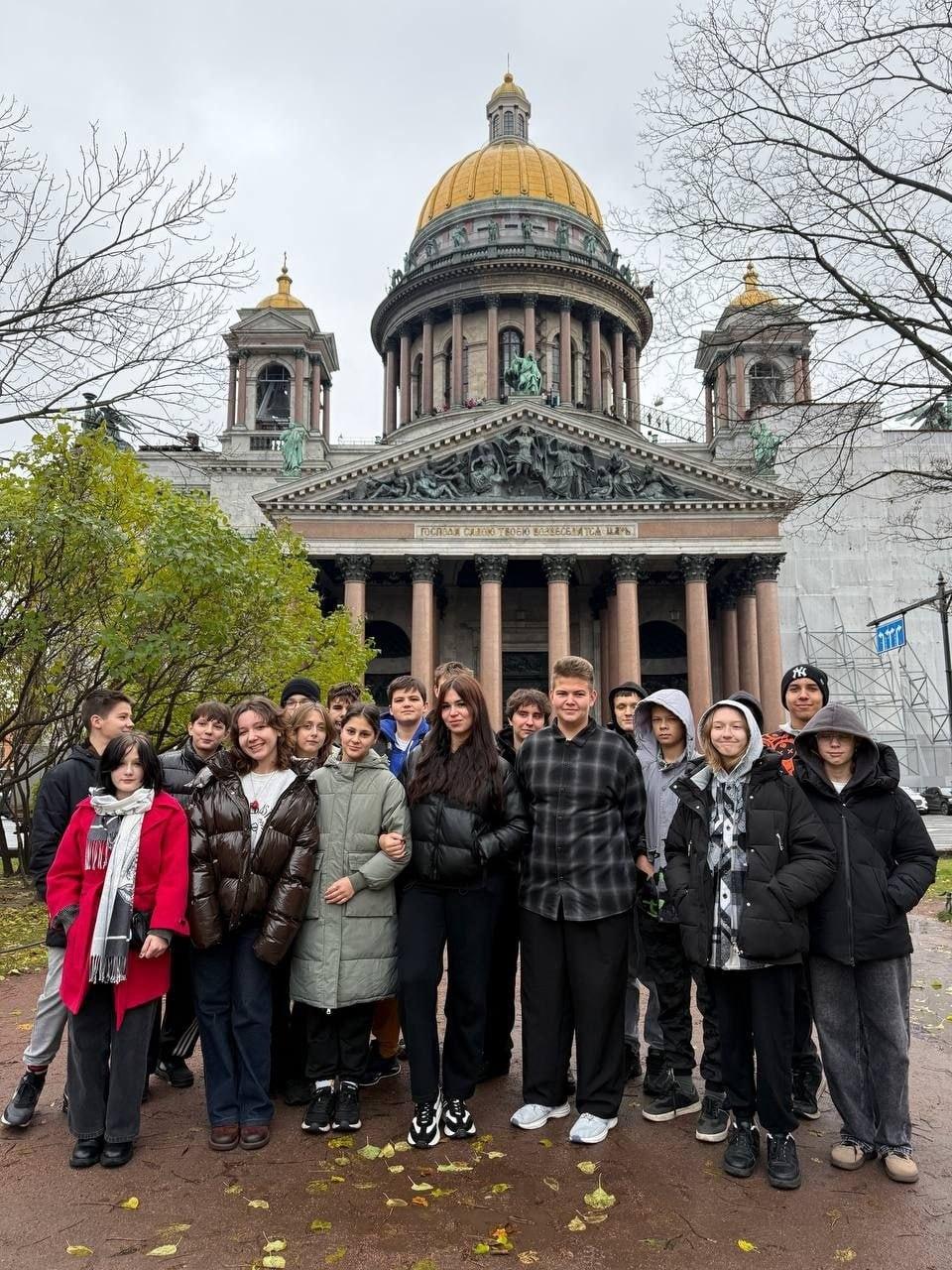 Мариупольские школьники продолжают отдыхать в Петербурге