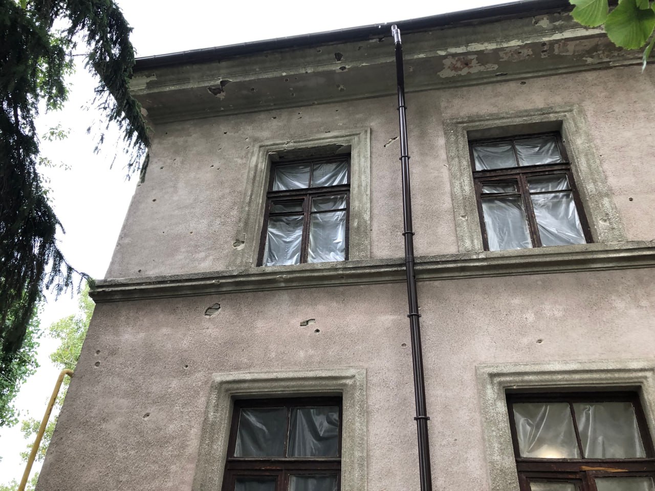 Продолжаются работы по восстановлению объектов, пострадавших в результате боевых действий Продолжаются работы по восстановлению объектов, пострадавших в результате боевых действий