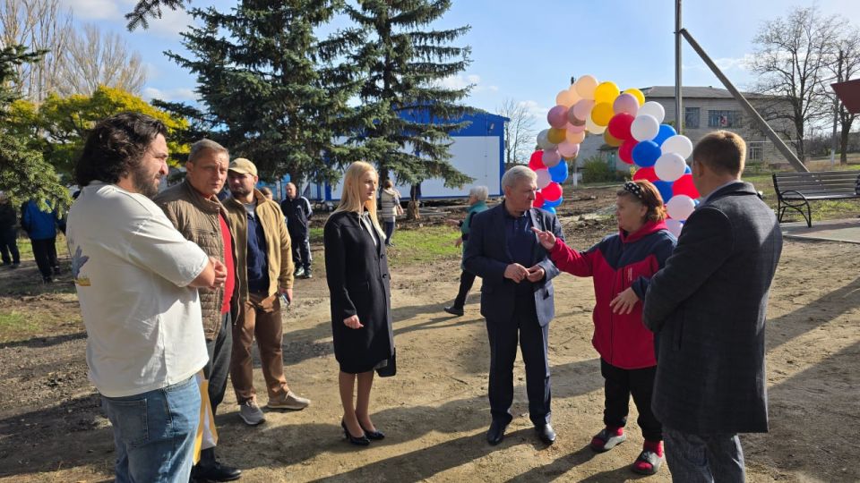 В Старобешевском округе состоялось торжественное открытие детской игровой площадки В Старобешевском округе состоялось торжественное открытие детской игровой площадки
