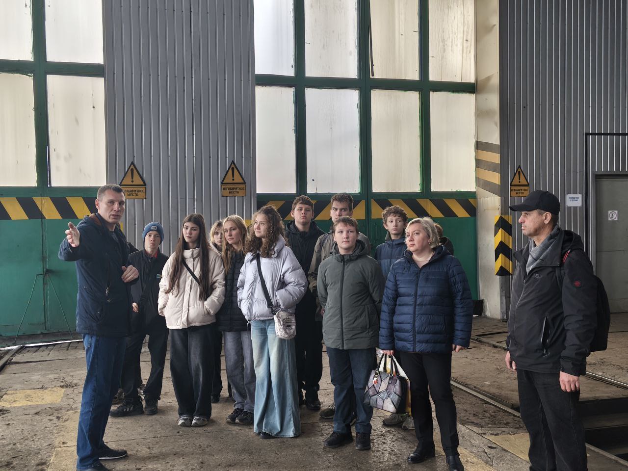 30 октября в локомотивном депо Ясиноватая Донецкого филиала ФГУП «ЖДН» прошла экскурсия для второй группы воспитанников Донецкой детской железной дороги 30 октября в локомотивном депо Ясиноватая Донецкого филиала ФГУП «ЖДН» прошла экскурсия для второй группы воспитанников Донецкой детской железной дороги