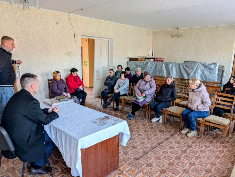 Заместитель главы администрации Старобешевского муниципального округа Михаил Ольмезов провел встречу с гражданами села Коммунаровка Заместитель главы администрации Старобешевского муниципального округа Михаил Ольмезов провел встречу с гражданами села Коммунаровка