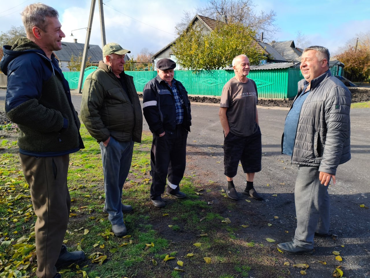 30 октября Роман Грицай, начальник Пелагеевского территориального отдела администрации городского округа Торез провел встречу с жителями посёлка на пересечении улиц Рассыпнянская и Заречная