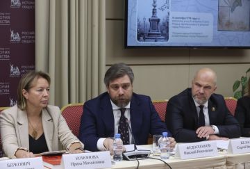 30 октября 2025 года в Доме РИО состоялся круглый стол, посвящённый сохранению историко-культурного наследия малых городов России, а также прошла ярмарка-презентация малых городов