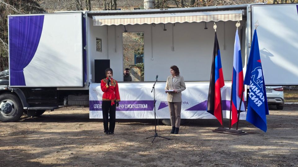 В Старобешевском округе состоялось торжественное открытие детской игровой площадки В Старобешевском округе состоялось торжественное открытие детской игровой площадки