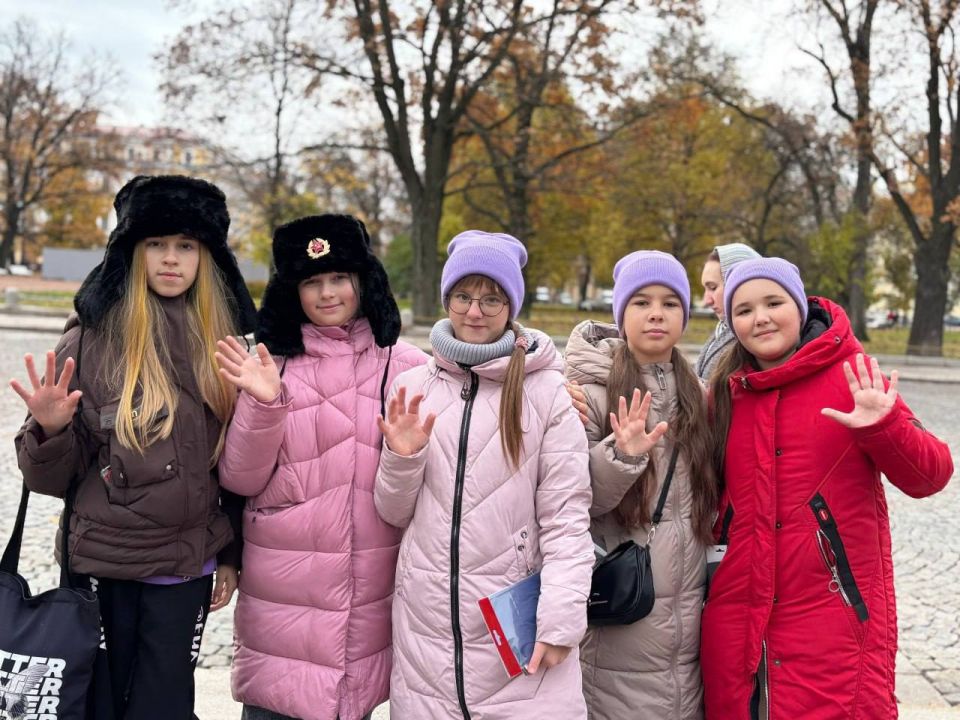 Мариупольские школьники открывают для себя Петербург Мариупольские школьники открывают для себя Петербург
