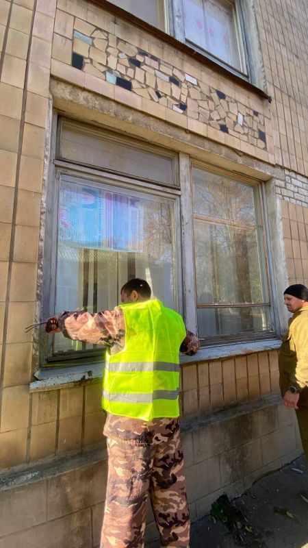 Евгений Поплавский: Подрядчики Нижегородской области обновят окна в филиале горбольницы в Харцызске Евгений Поплавский: Подрядчики Нижегородской области обновят окна в филиале горбольницы в Харцызске