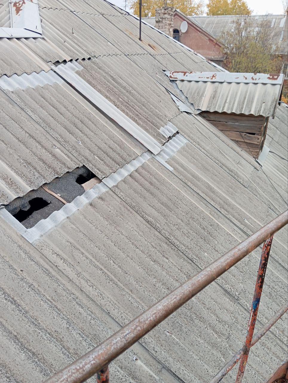 При поддержке Бурятии идет ремонт кровель в городе Комсомольское При поддержке Бурятии идет ремонт кровель в городе Комсомольское