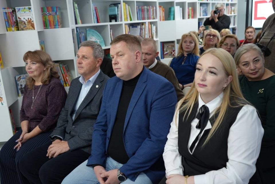 Михаил Желтяков: Сегодня знаковое событие для всего нашего края, и особенно — для подрастающего поколения! 30 октября в Енакиево состоялось торжественное открытие библиотеки «нового поколения», модернизированной в рамках... Михаил Желтяков: Сегодня знаковое событие для всего нашего края, и особенно — для подрастающего поколения! 30 октября в Енакиево состоялось торжественное открытие библиотеки «нового поколения», модернизированной в рамках...