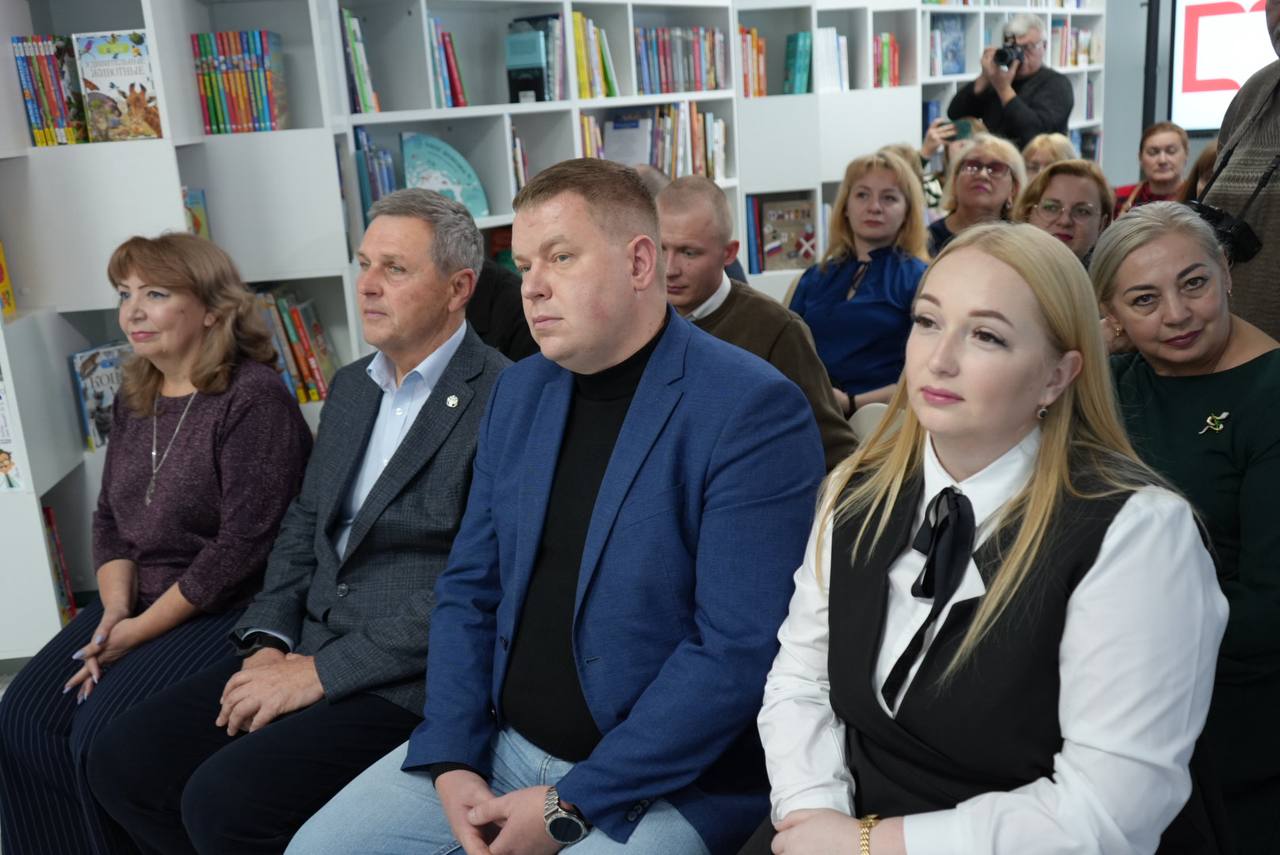 Михаил Желтяков: Сегодня знаковое событие для всего нашего края, и особенно — для подрастающего поколения! 30 октября в Енакиево состоялось торжественное открытие библиотеки «нового поколения», модернизированной в рамках... Михаил Желтяков: Сегодня знаковое событие для всего нашего края, и особенно — для подрастающего поколения! 30 октября в Енакиево состоялось торжественное открытие библиотеки «нового поколения», модернизированной в рамках...