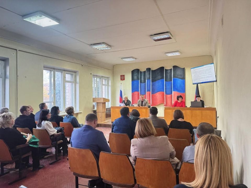 Сергей Ермаков: 29 октября принял участие в очередном заседании Снежнянского городского совета первого созыва, которое прошло под председательством Елены Петрухиной Сергей Ермаков: 29 октября принял участие в очередном заседании Снежнянского городского совета первого созыва, которое прошло под председательством Елены Петрухиной