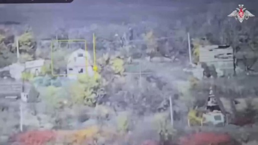 Так наши парни ставят на место противника, который не хочет сдаваться в плен и пытается прорваться из окружения в Красноармейске (ДНР)