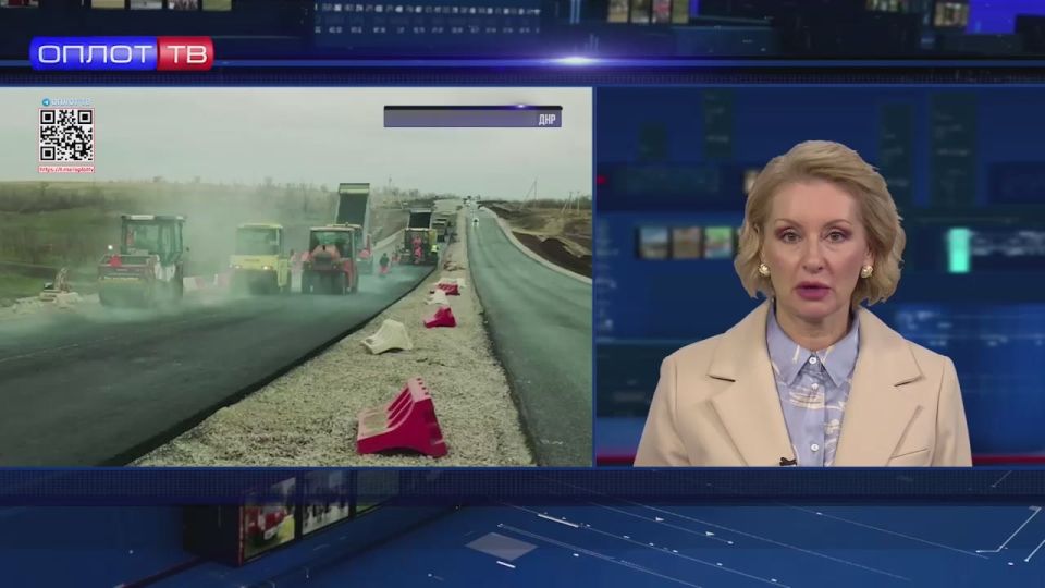 В торжественной обстановке Глава ДНР Денис Пушилин вручил заслуженные награды работникам дорожного хозяйства