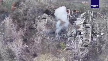 ВС России сжимают кольцо окружения ВСУ в Димитрове, сообщили в МО РФ