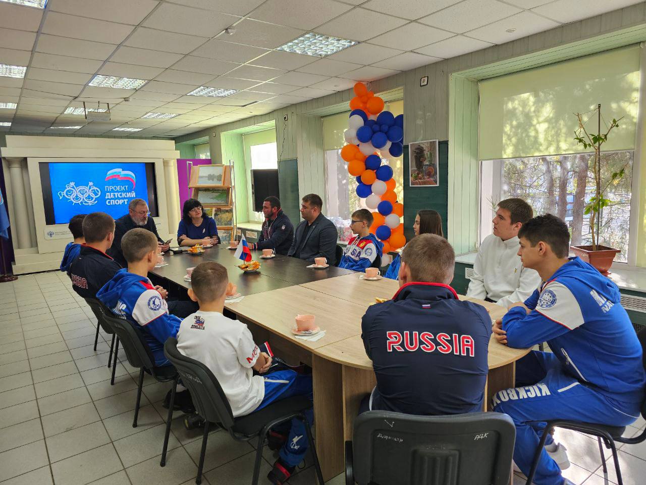 В День тренера глава Мангушского округа поздравил спортсменов с праздником В День тренера глава Мангушского округа поздравил спортсменов с праздником