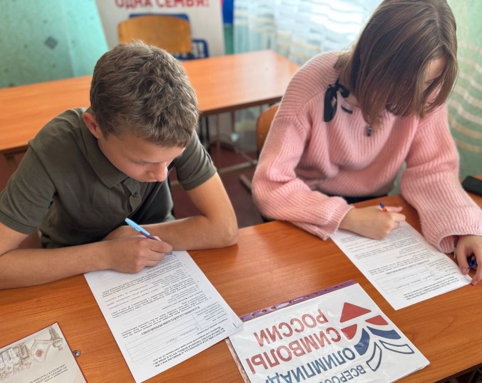 30 октября библиотекари Центральной городской детской библиотеки, активисты Женского движения партии Единая Россия для обучающиеся ГБОУ «Основная школа №11 Шахтёрского м.о» организовали площадку для участия в І этапе... 30 октября библиотекари Центральной городской детской библиотеки, активисты Женского движения партии Единая Россия для обучающиеся ГБОУ «Основная школа №11 Шахтёрского м.о» организовали площадку для участия в І этапе...