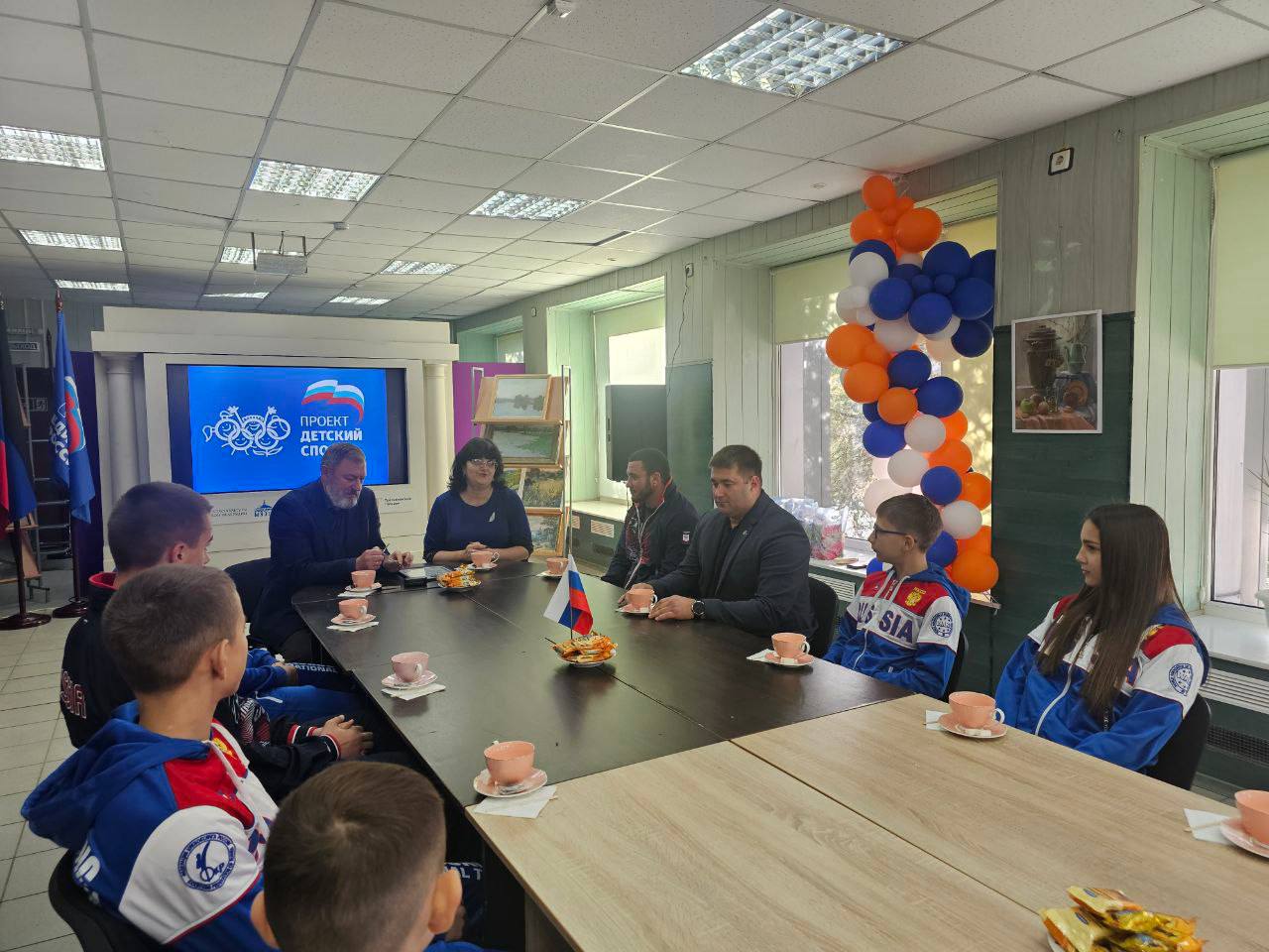 В День тренера глава Мангушского округа поздравил спортсменов с праздником В День тренера глава Мангушского округа поздравил спортсменов с праздником