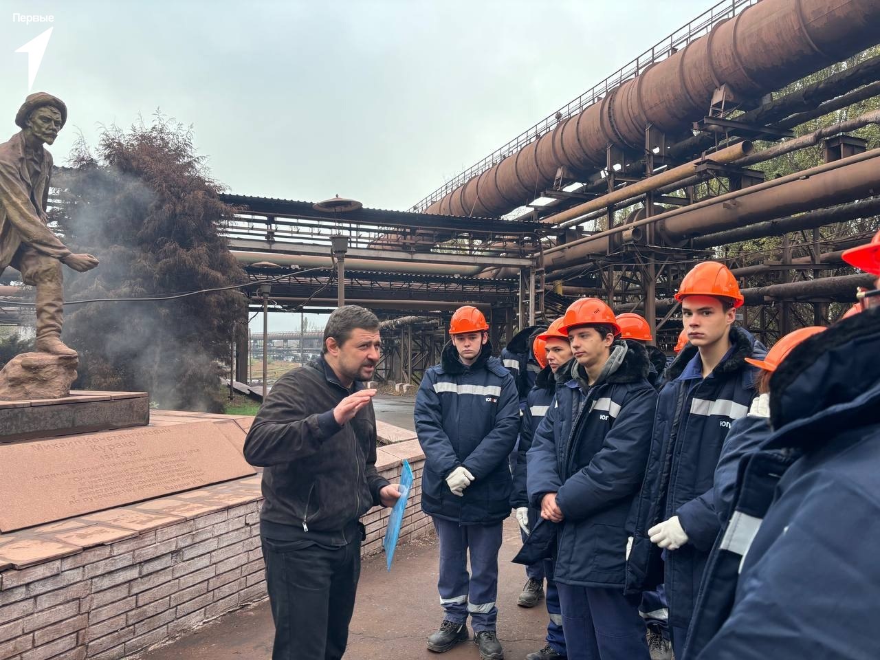 Выбираем профессию. Благодаря Коваленко Александру Геннадьевичу — депутату Енакиевского городского совета, управляющего филиалом № 2 ЕМЗ ООО «ЮГМК ДОНЕЦК», Первые из индустриально-металлургического техникума в рамках проекта... Выбираем профессию. Благодаря Коваленко Александру Геннадьевичу — депутату Енакиевского городского совета, управляющего филиалом № 2 ЕМЗ ООО «ЮГМК ДОНЕЦК», Первые из индустриально-металлургического техникума в рамках проекта...