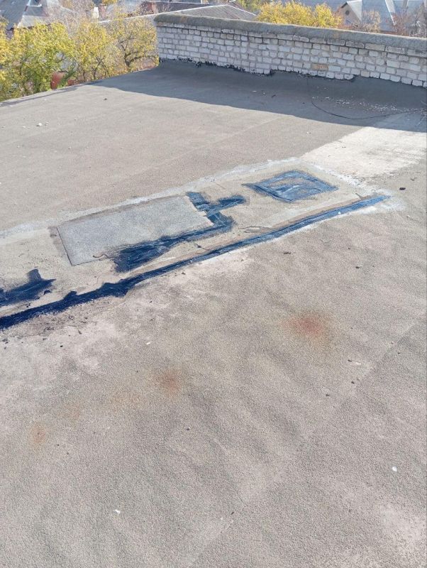 При поддержке Бурятии идет ремонт кровель в городе Комсомольское При поддержке Бурятии идет ремонт кровель в городе Комсомольское