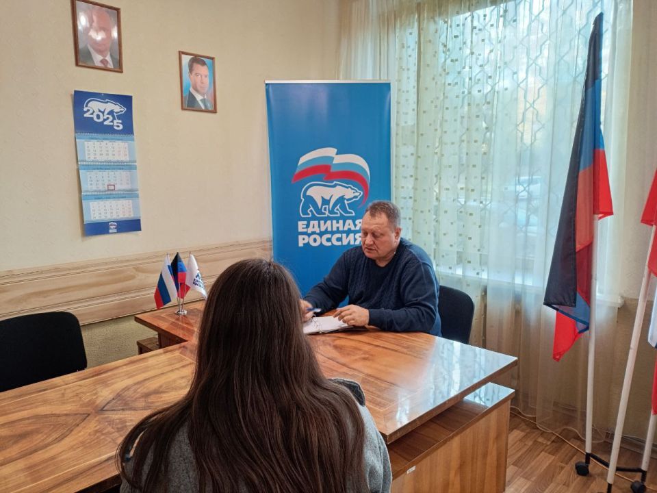 Валентин Левченко: Отрадно, что подрядные организации приступили к ремонту крыш ряда домов нашего района, поврежденных в ходе боевых действий, тем самым закрывая тепловой контур и восстанавливая целостность зданий Валентин Левченко: Отрадно, что подрядные организации приступили к ремонту крыш ряда домов нашего района, поврежденных в ходе боевых действий, тем самым закрывая тепловой контур и восстанавливая целостность зданий
