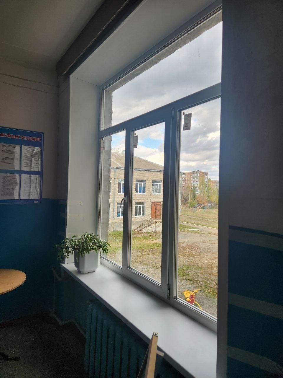 Подрядчики Нижегородской области поменяли окна в Харцызском лицее Подрядчики Нижегородской области поменяли окна в Харцызском лицее