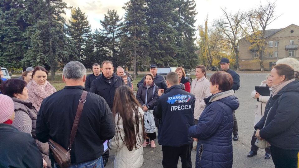 В Кировском районе состоялась встреча с участием руководителя Регионального исполнительного комитета партии «Единая Россия», руководителя Центрального исполкома ОД Донецкая Республика и руководителя аппарата Администрации... В Кировском районе состоялась встреча с участием руководителя Регионального исполнительного комитета партии «Единая Россия», руководителя Центрального исполкома ОД Донецкая Республика и руководителя аппарата Администрации...