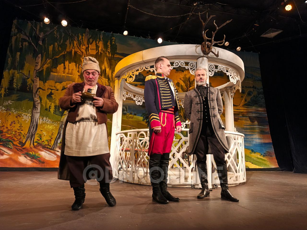 В Донецкой муздраме прошла премьера спектакля «Так не бывает!» В Донецкой муздраме прошла премьера спектакля «Так не бывает!»