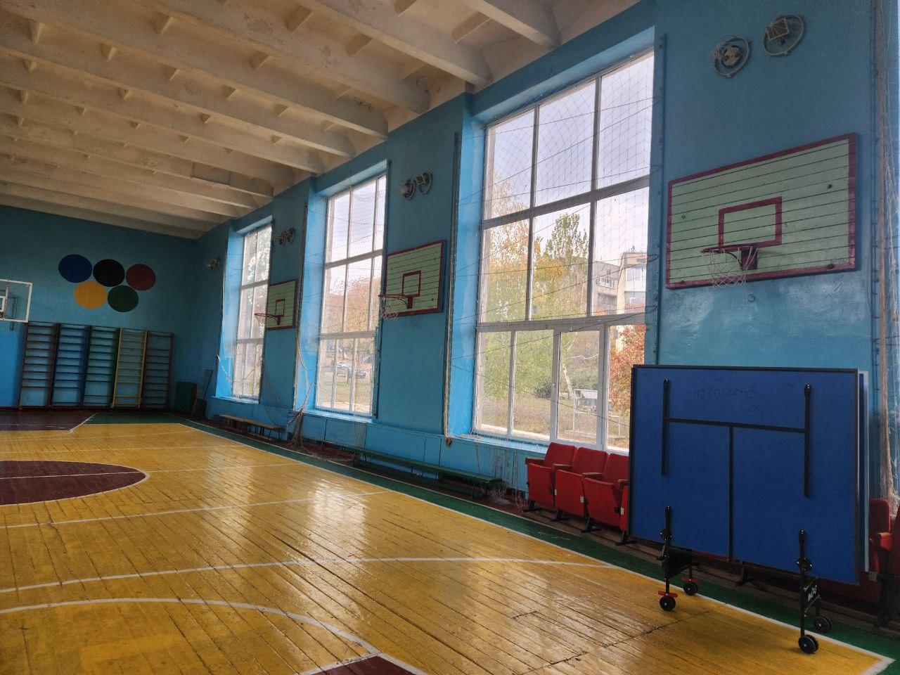 Подрядчики Нижегородской области поменяли окна в Харцызском лицее Подрядчики Нижегородской области поменяли окна в Харцызском лицее