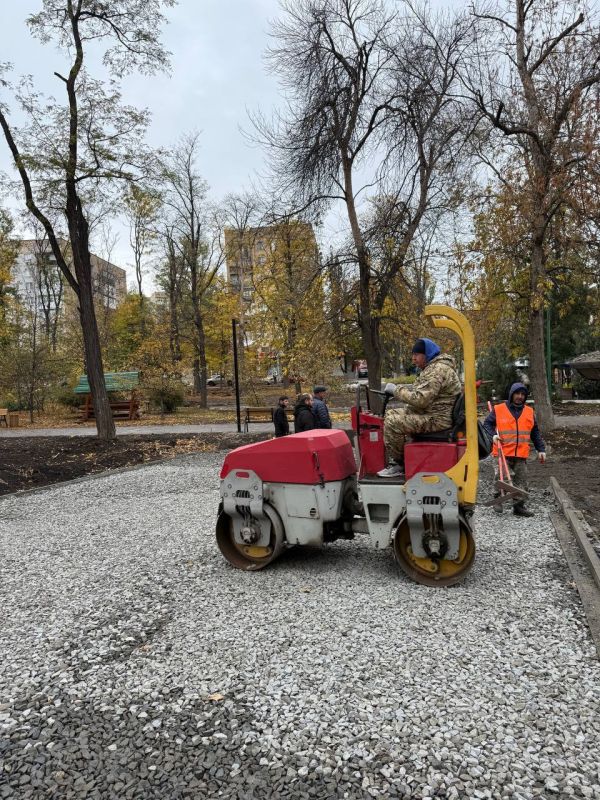 Андрей Чертков: Масштабное благоустройство в торезском парке «Центральный» выходит на финишную прямую Андрей Чертков: Масштабное благоустройство в торезском парке «Центральный» выходит на финишную прямую