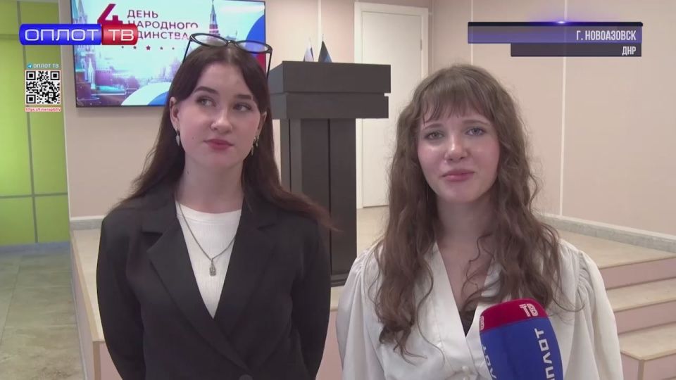 Ученики старших классов новоазовской школы встретились с заместителем Председателя Народного Совета Андреем Крамаром