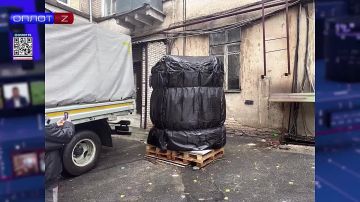 Установленные на улицах ёмкости уже начали утеплять