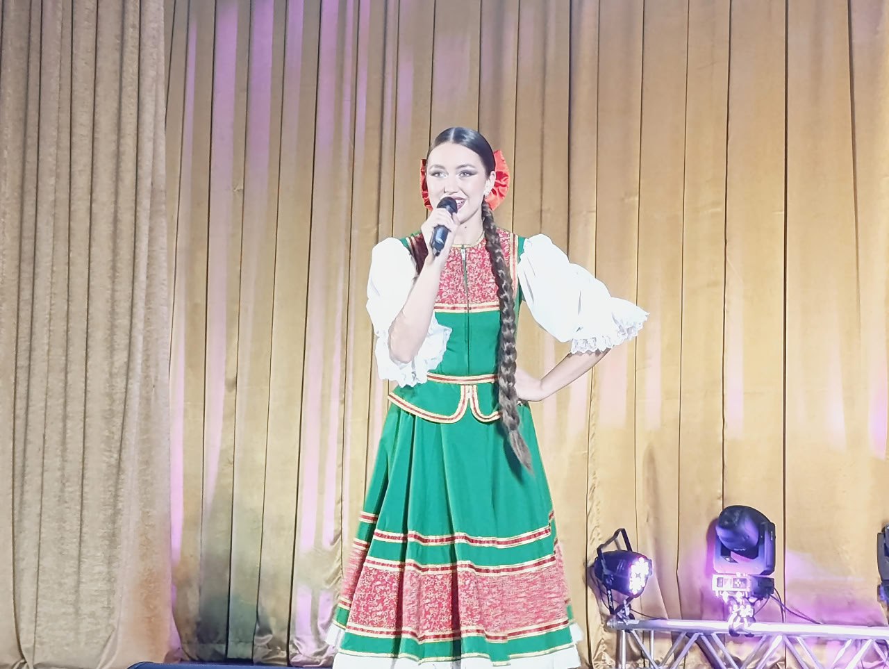 Сергей Ермаков: 30 октября в централизованной клубной системе «Снежинка» состоялся концерт заслуженного государственного академического ансамбля песни и танца «Донбасс» Сергей Ермаков: 30 октября в централизованной клубной системе «Снежинка» состоялся концерт заслуженного государственного академического ансамбля песни и танца «Донбасс»