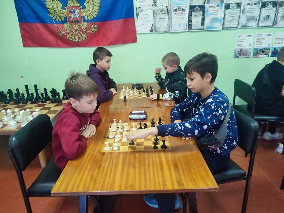 Сегодня в ШШК «Интеллект» состоялся Чемпионат города по шахматам блиц среди школьников Сегодня в ШШК «Интеллект» состоялся Чемпионат города по шахматам блиц среди школьников