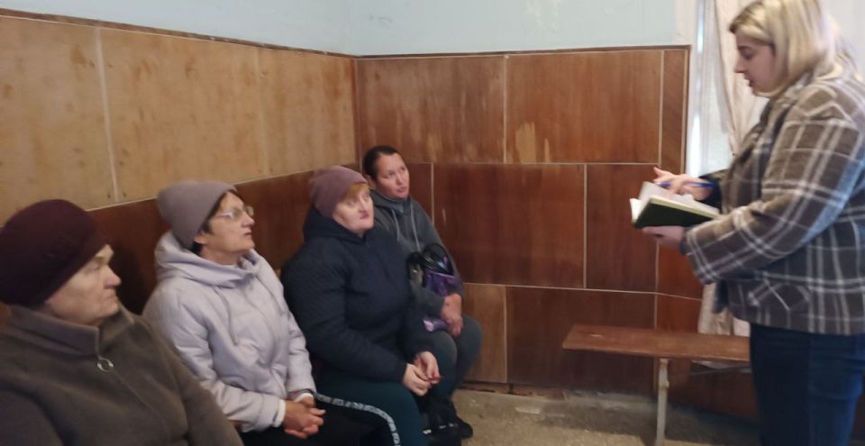 Сегодня, состоялась встреча управляющего делами Администрации Тельмановского округа с жителями села Кузнецово-Михайловка, где были рассмотрены вопросы: Сегодня, состоялась встреча управляющего делами Администрации Тельмановского округа с жителями села Кузнецово-Михайловка, где были рассмотрены вопросы: