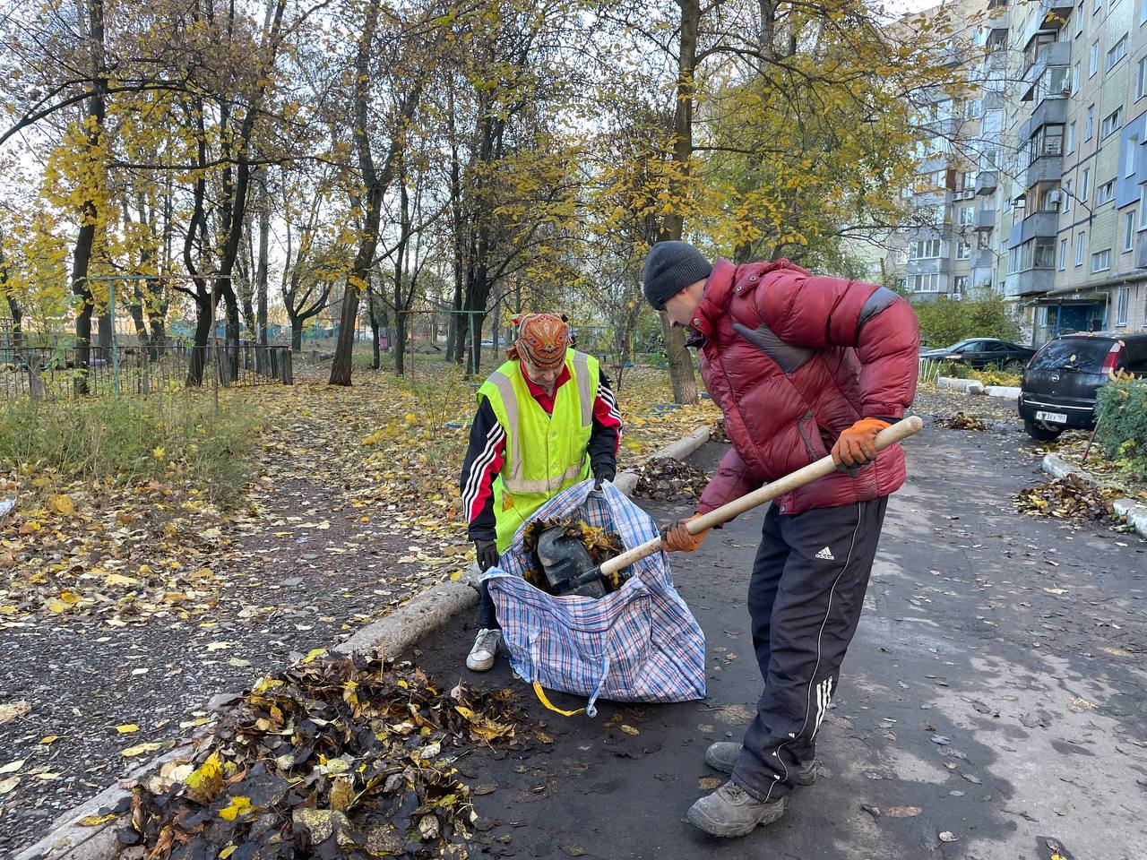 Сегодня, 30 октября 2025 года, в рамках проекта «Городская среда», реализуемого Единой Россией , работники предприятий Кировского района приняли участие в традиционной экологической акции «Чистый четверг» Сегодня, 30 октября 2025 года, в рамках проекта «Городская среда», реализуемого Единой Россией , работники предприятий Кировского района приняли участие в традиционной экологической акции «Чистый четверг»